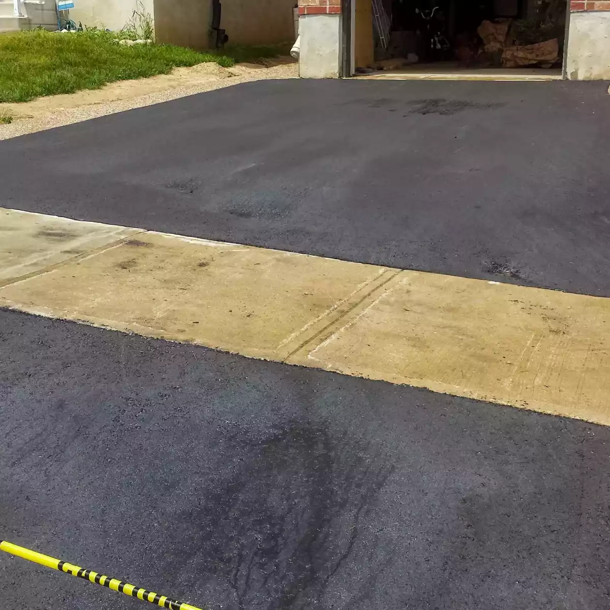Aspahlt Driveway with Exposed Concrete Borders Waterloo